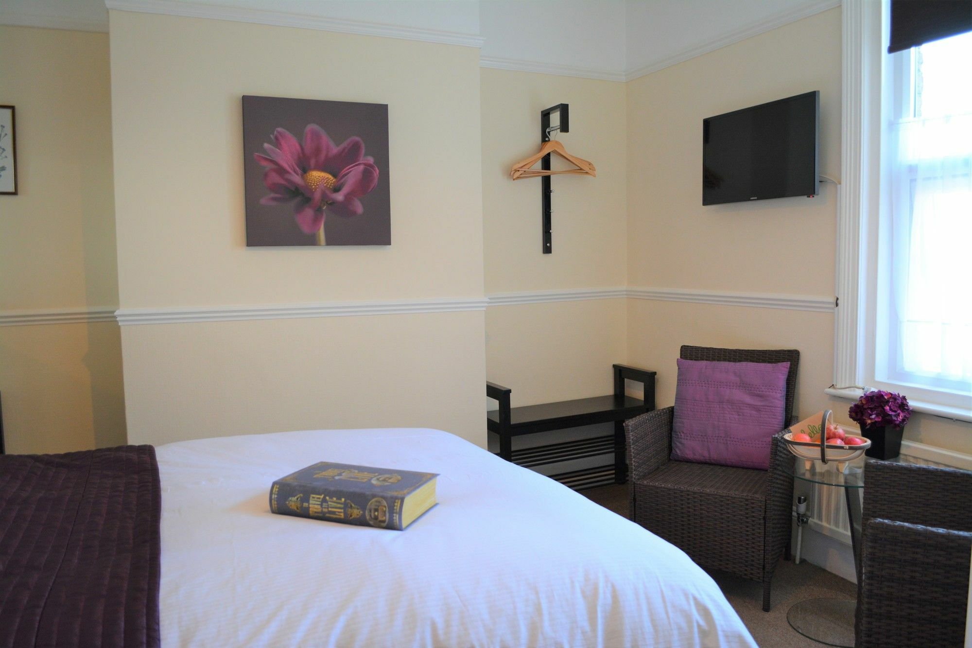 Loriston Apartment *