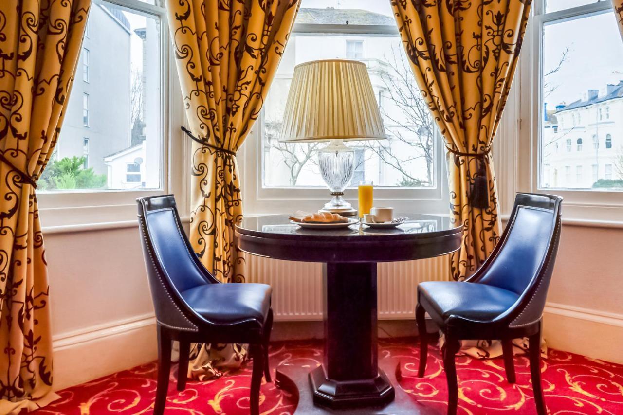 Oyo The Palm Court Hotel 2*