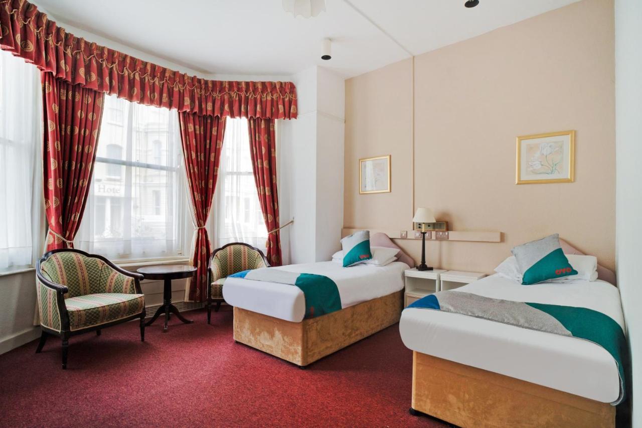 Oyo The Palm Court Hotel